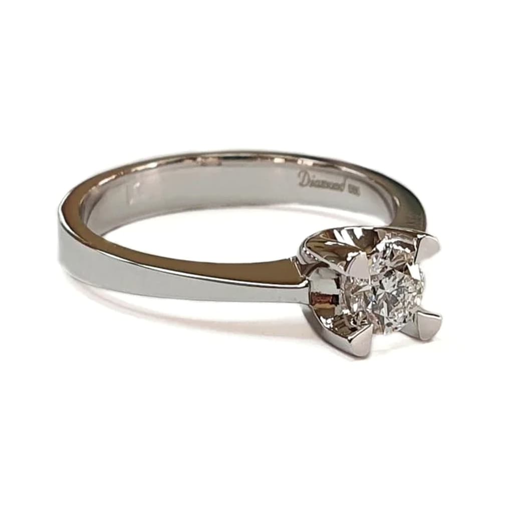 Пръстен с диамант 0,11к.  от бяло злато 14 к.