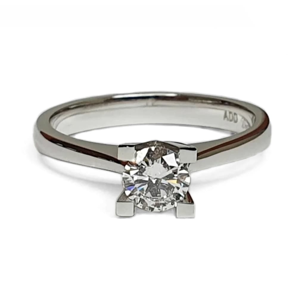 Пръстен от бяло злато 14 к. с диамант 0,40 карата