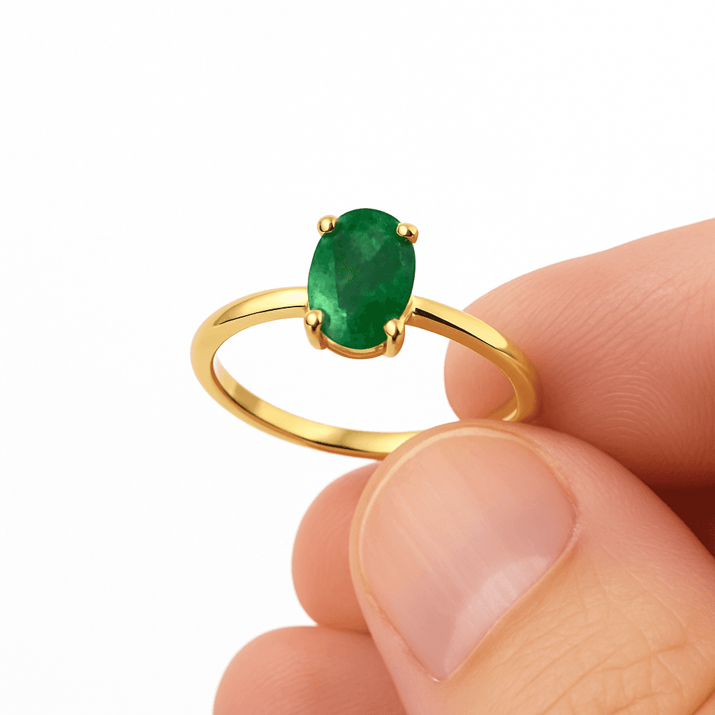 Дамски пръстен със смарагд и 18 карата жълто злато