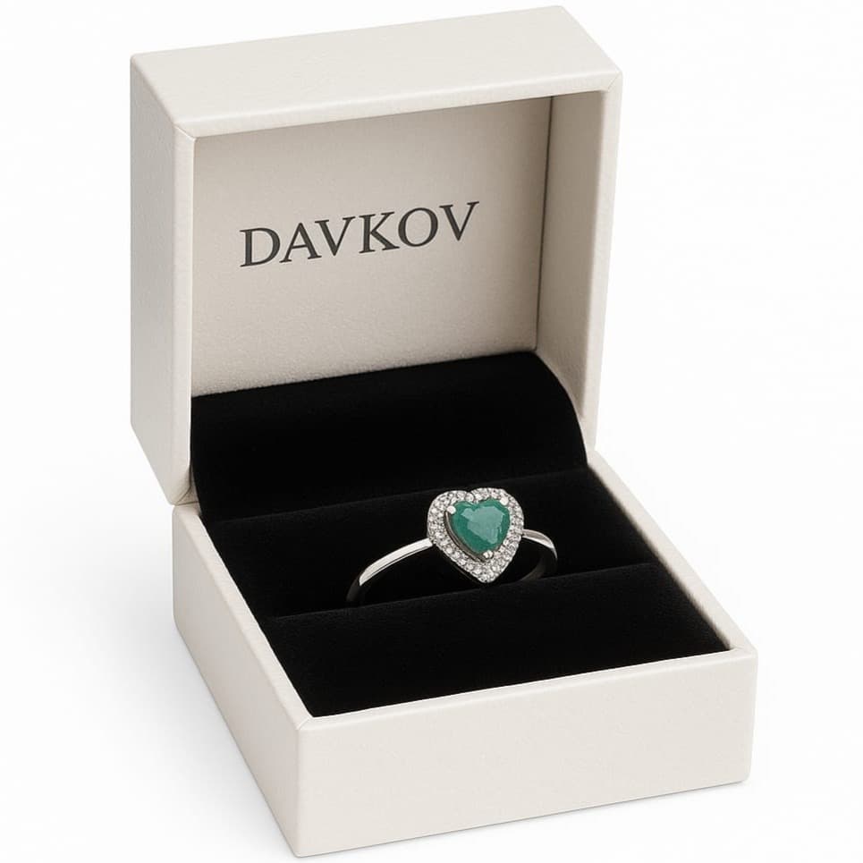 Дамски пръстен от бяло злато със смарагд и диаманти