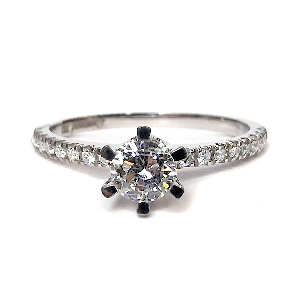 Дамски диамантен пръстен от бяло злато 18 карата