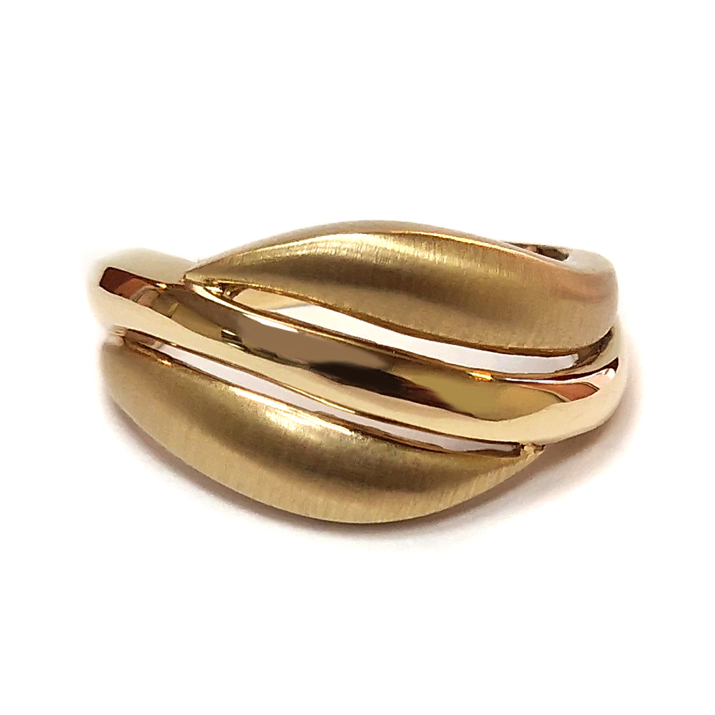 Дамски троен пръстен вълна от жълто злато 14 карата