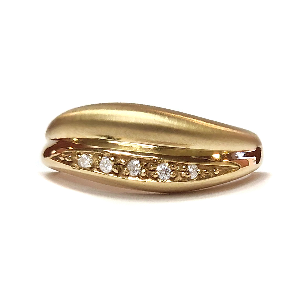 Дамски пръстен вълна от жълто злато 14 к. с ред циркони
